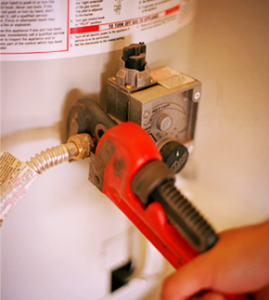 Haltom City plumbing contractor repairs a water heater